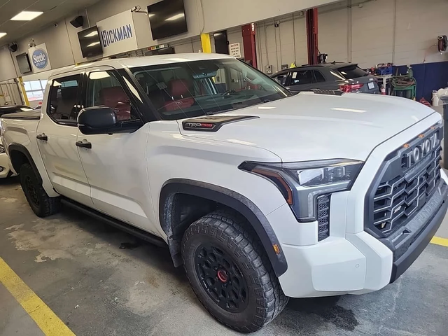 Toyota Tundra LIMITED HYBRID CREW CAB SHORT BED - автомобили, коли, обяви за нови и употребявани 1
