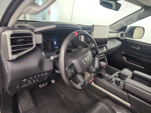 Toyota Tundra LIMITED CREW CAB SHORT BED * CARFAX * Без инцидент - автомобили, коли, обяви за нови и употребявани 6