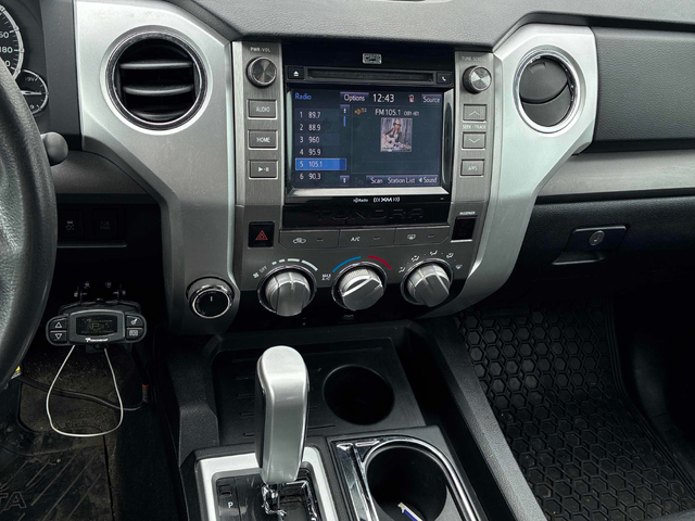 Toyota Tundra 5.7L 8cyl 4WD - автомобили, коли, обяви за нови и употребявани 8