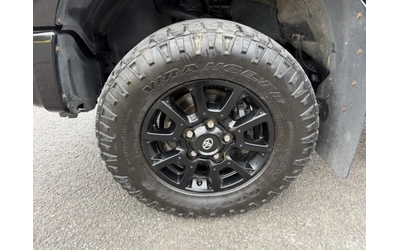 Toyota Tundra V8 5.7L 4X4 ALL BLACK! - автомобили, коли, обяви за нови и употребявани 12