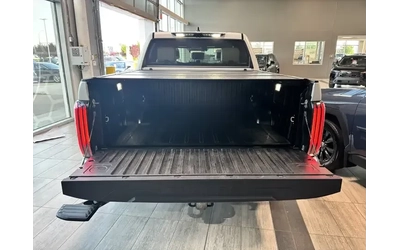 Toyota Tundra Capstone Hybrid 4x4 - автомобили, коли, обяви за нови и употребявани 8