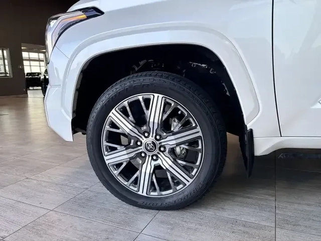 Toyota Tundra Capstone Hybrid 4x4 - автомобили, коли, обяви за нови и употребявани 3