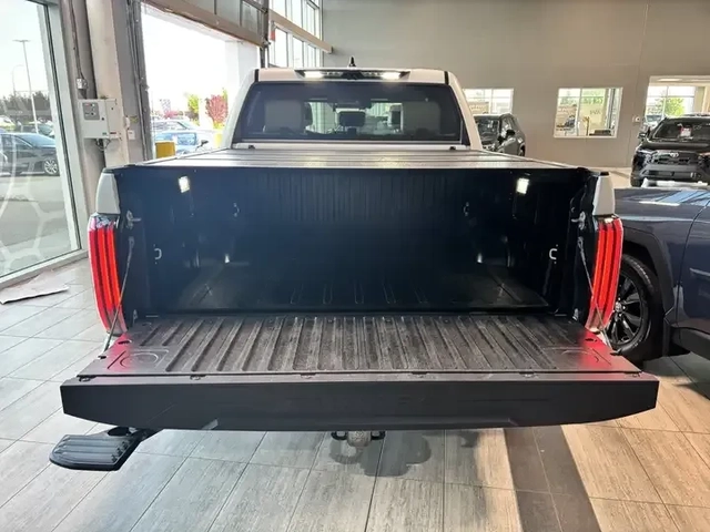 Toyota Tundra Capstone Hybrid 4x4 - автомобили, коли, обяви за нови и употребявани 8
