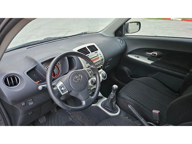 Toyota Urban Cruiser 1.4D4d AWD/KLIMATRONIK - автомобили, коли, обяви за нови и употребявани 8