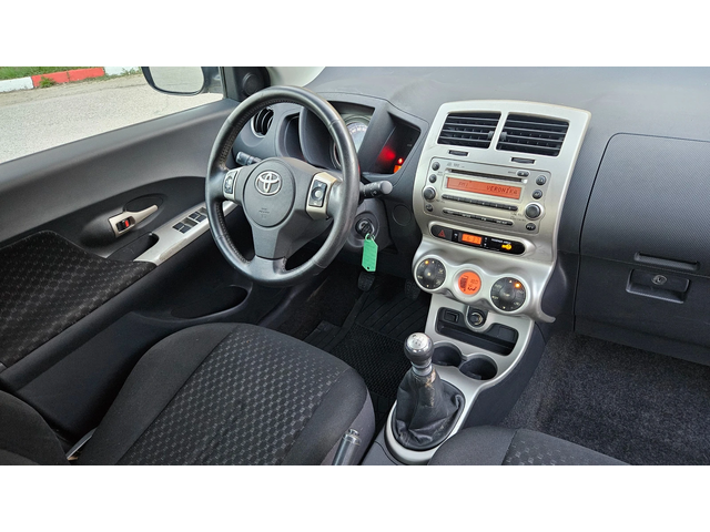 Toyota Urban Cruiser 1.4D4d AWD/KLIMATRONIK - автомобили, коли, обяви за нови и употребявани 9