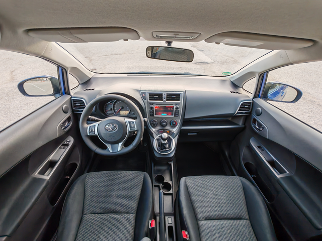Toyota Verso 1.4 D-4D - автомобили, коли, обяви за нови и употребявани 8
