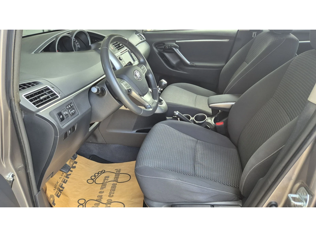 Toyota Verso 1.6 дизел 112к.с. - автомобили, коли, обяви за нови и употребявани 11