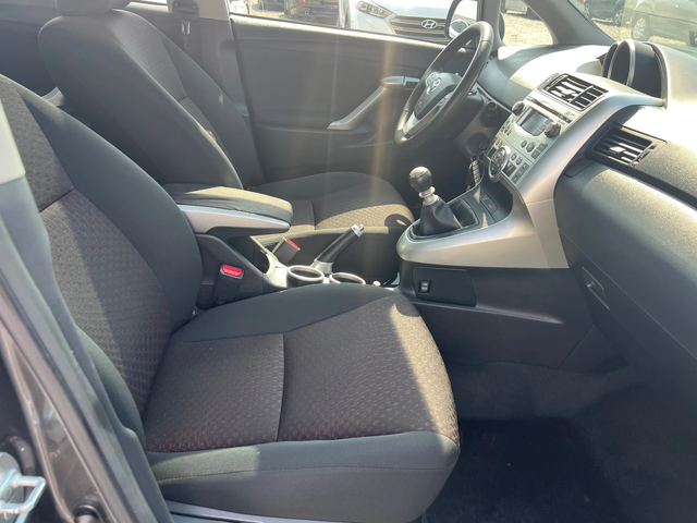 Toyota Verso 2.0 D4D - автомобили, коли, обяви за нови и употребявани 11