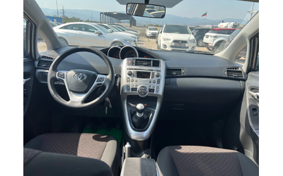 Toyota Verso 2.0 D4D - автомобили, коли, обяви за нови и употребявани 13
