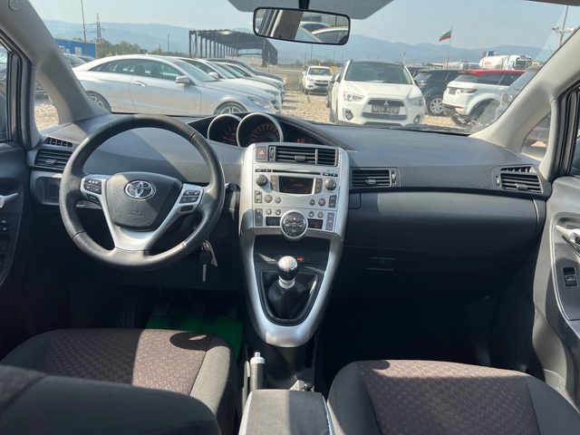 Toyota Verso 2.0 D4D - автомобили, коли, обяви за нови и употребявани 13