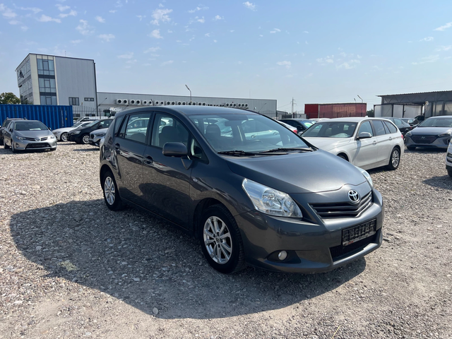 Toyota Verso 2.0 D4D - автомобили, коли, обяви за нови и употребявани 2