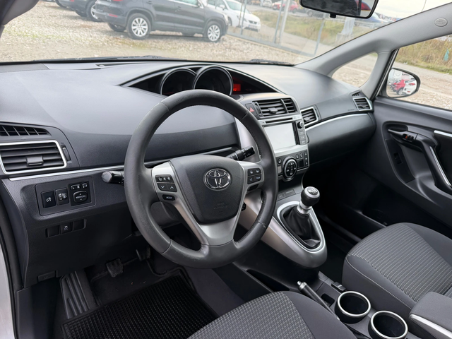 Toyota Verso 1.6 D - автомобили, коли, обяви за нови и употребявани 4