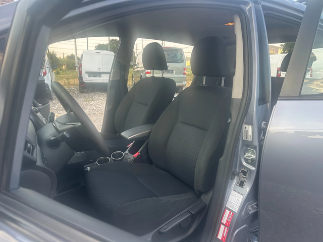 Toyota Verso 2.0D4D 126kc FACE - автомобили, коли, обяви за нови и употребявани 8