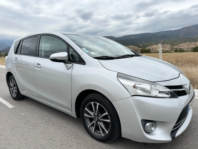 Toyota Verso 2.0 D-4D / EXECUTIVE / NAVI / CAMERA / PANORAMA - автомобили, коли, обяви за нови и употребявани 0