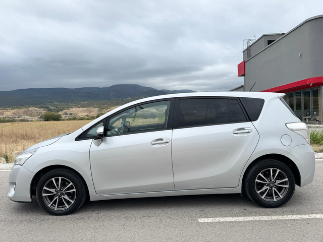 Toyota Verso 2.0 D-4D / EXECUTIVE / NAVI / CAMERA / PANORAMA - автомобили, коли, обяви за нови и употребявани 3