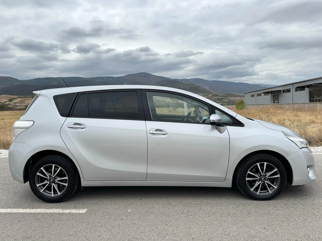 Toyota Verso 2.0 D-4D / EXECUTIVE / NAVI / CAMERA / PANORAMA - автомобили, коли, обяви за нови и употребявани 4