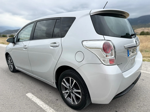 Toyota Verso 2.0 D-4D / EXECUTIVE / NAVI / CAMERA / PANORAMA - автомобили, коли, обяви за нови и употребявани 5