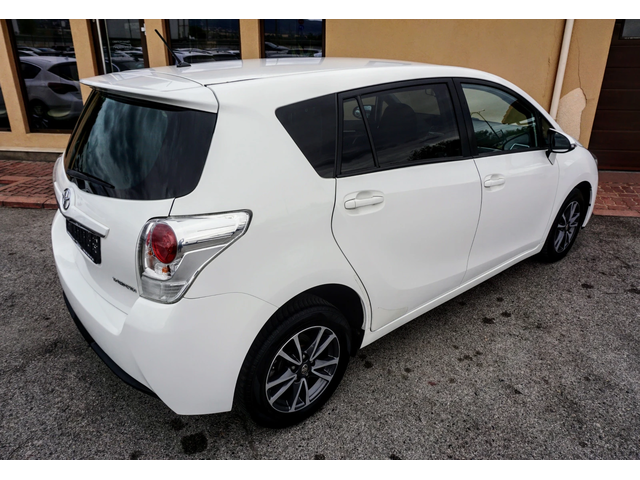 Toyota Verso 2.0D ACTIVE - автомобили, коли, обяви за нови и употребявани 2