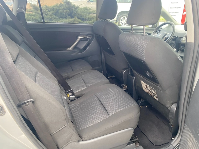 Toyota Verso 2.0D-4D MT - автомобили, коли, обяви за нови и употребявани 11