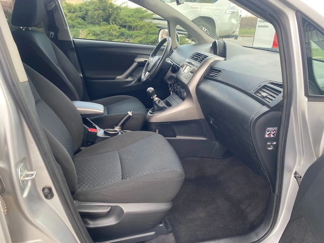 Toyota Verso 2.0D-4D MT - автомобили, коли, обяви за нови и употребявани 12
