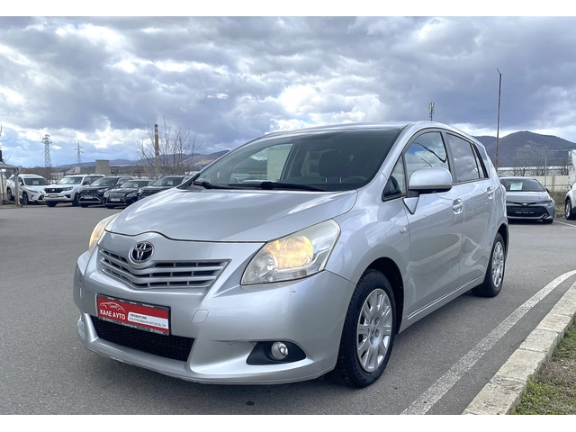 Toyota Verso 2.0D-4D MT - автомобили, коли, обяви за нови и употребявани 1