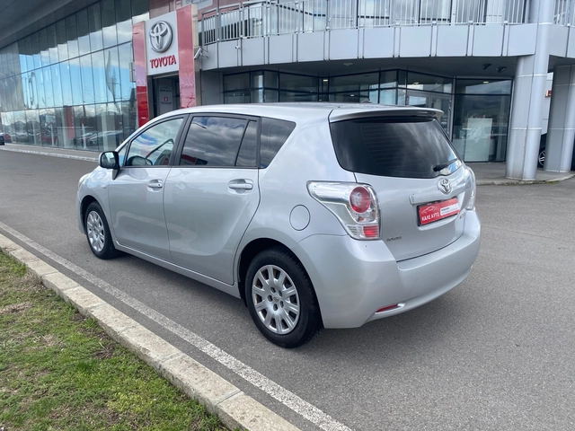Toyota Verso 2.0D-4D MT - автомобили, коли, обяви за нови и употребявани 2