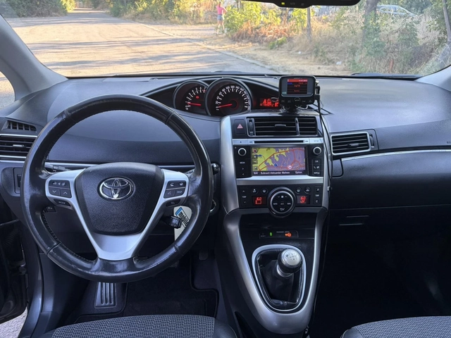 Toyota Verso 1.8 i FULL FULL - автомобили, коли, обяви за нови и употребявани 10