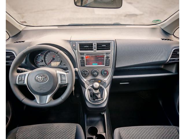 Toyota Verso S 1.4 D-4D - автомобили, коли, обяви за нови и употребявани 10