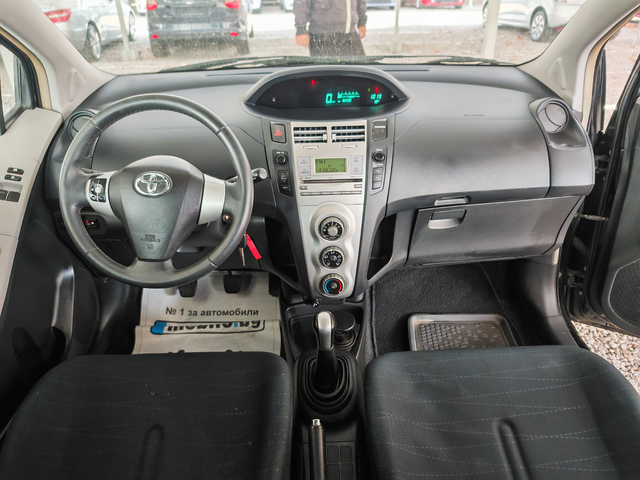 Toyota Yaris 1.3-газова уредба - автомобили, коли, обяви за нови и употребявани 9