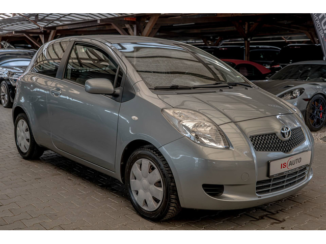 Toyota Yaris 1.3 VVT-i/Автоматик - автомобили, коли, обяви за нови и употребявани 1
