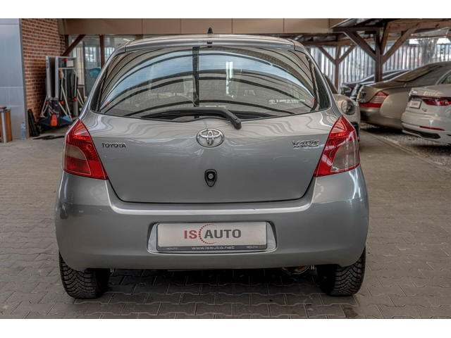Toyota Yaris 1.3 VVT-i/Автоматик - автомобили, коли, обяви за нови и употребявани 3