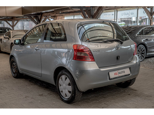 Toyota Yaris 1.3 VVT-i/Автоматик - автомобили, коли, обяви за нови и употребявани 4