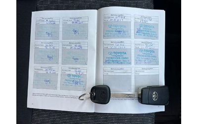 Toyota Yaris 1.4D-4D - автомобили, коли, обяви за нови и употребявани 12