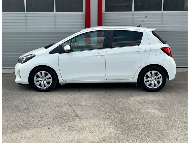 Toyota Yaris 1.4D-4D - автомобили, коли, обяви за нови и употребявани 4
