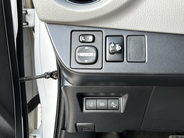 Toyota Yaris 1.5 VVT-i Automatic - автомобили, коли, обяви за нови и употребявани 6