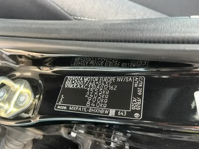 Toyota Yaris AUTOMAT 1.5i - автомобили, коли, обяви за нови и употребявани 10