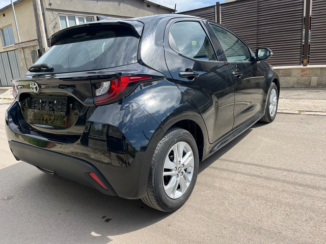 Toyota Yaris AUTOMAT 1.5i - автомобили, коли, обяви за нови и употребявани 3