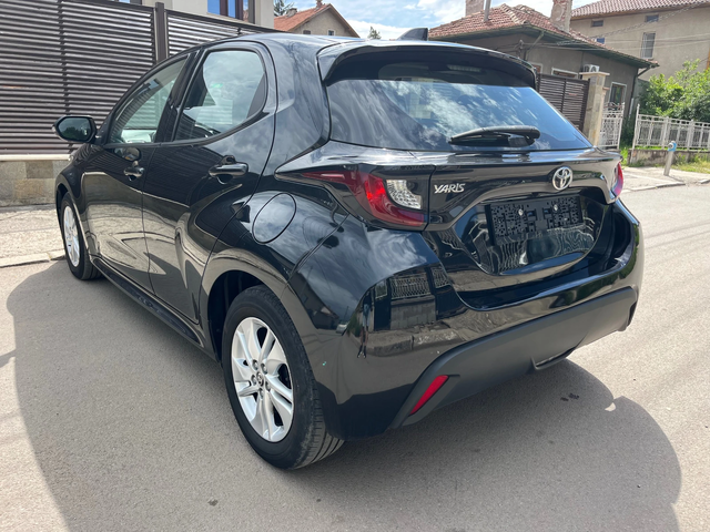 Toyota Yaris AUTOMAT 1.5i - автомобили, коли, обяви за нови и употребявани 5