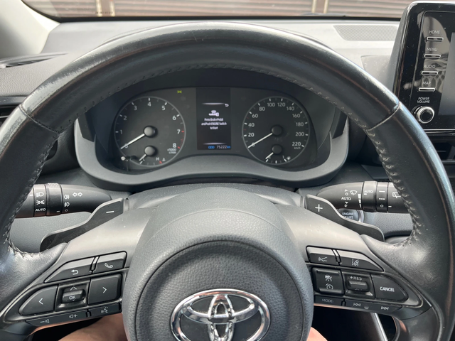 Toyota Yaris AUTOMAT 1.5i - автомобили, коли, обяви за нови и употребявани 8