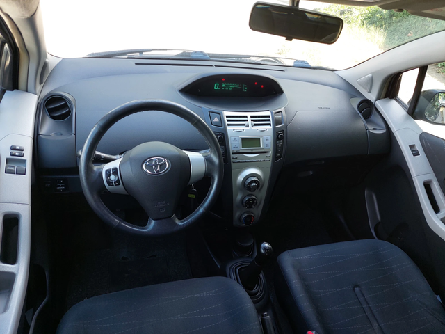 Toyota Yaris 1, 3i 87ps ITALY - автомобили, коли, обяви за нови и употребявани 4