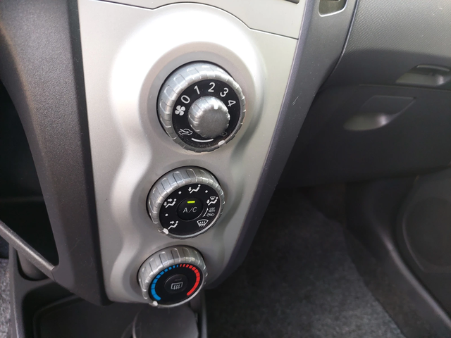 Toyota Yaris 1, 3i 87ps ITALY - автомобили, коли, обяви за нови и употребявани 9