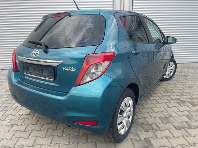Toyota Yaris 1.0i 69к.с., нави, кам., мулти, клима, е5 - автомобили, коли, обяви за нови и употребявани 4