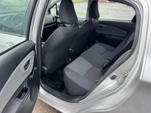 Toyota Yaris 1.3VVT-I-AUTO-NAVI - автомобили, коли, обяви за нови и употребявани 9