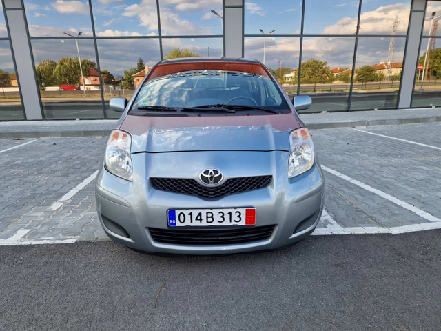 Toyota Yaris 1.3 бензин фейслифт 6 скорости - автомобили, коли, обяви за нови и употребявани 0