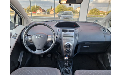 Toyota Yaris 1.3 бензин фейслифт 6 скорости - автомобили, коли, обяви за нови и употребявани 12