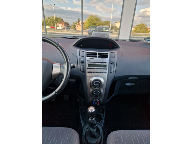 Toyota Yaris 1.3 бензин фейслифт 6 скорости - автомобили, коли, обяви за нови и употребявани 15
