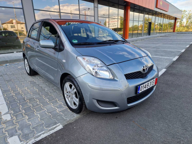 Toyota Yaris 1.3 бензин фейслифт 6 скорости - автомобили, коли, обяви за нови и употребявани 1