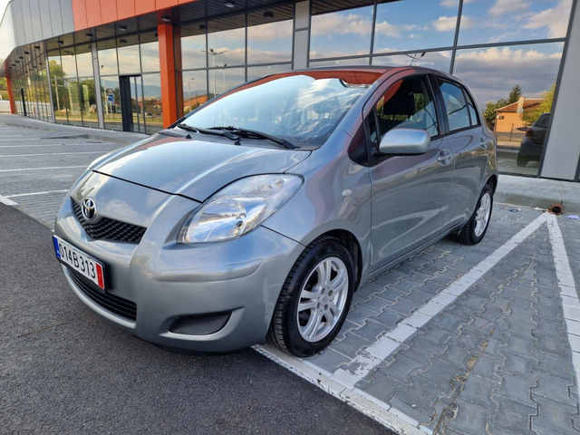Toyota Yaris 1.3 бензин фейслифт 6 скорости - автомобили, коли, обяви за нови и употребявани 2