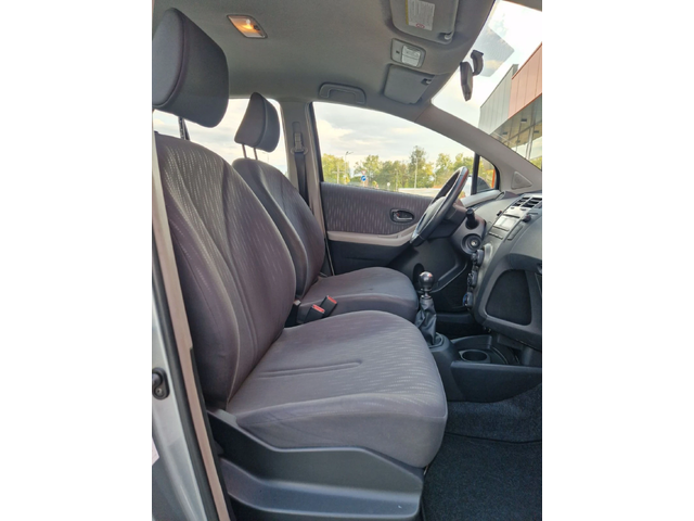 Toyota Yaris 1.3 бензин фейслифт 6 скорости - автомобили, коли, обяви за нови и употребявани 8