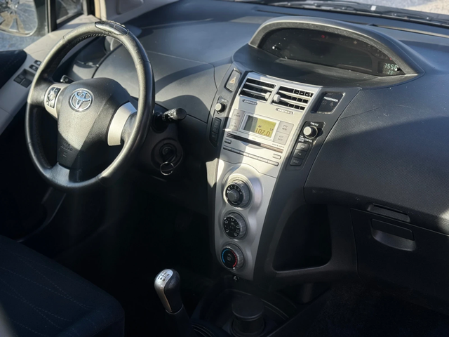 Toyota Yaris 1.0 Бензин/Климатик/Италия - автомобили, коли, обяви за нови и употребявани 14